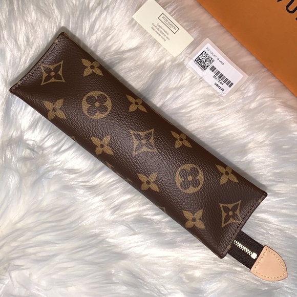 Louis Vuitton Toiletry 19 - Picture 13 of 15